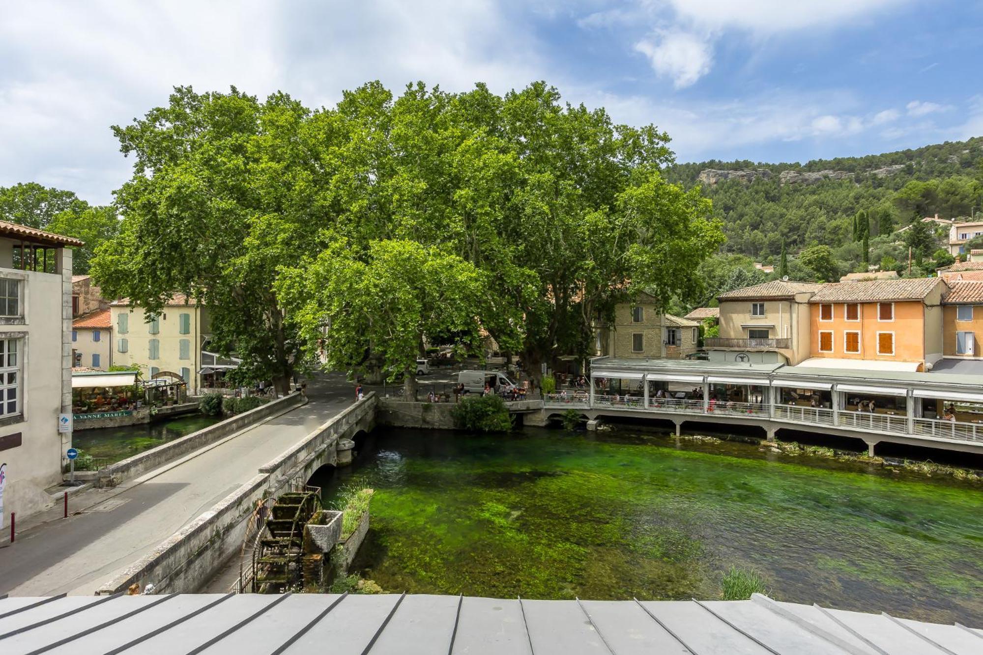 Le Chateau Olive Et Raisin Fontaine-de-Vaucluse Luaran gambar